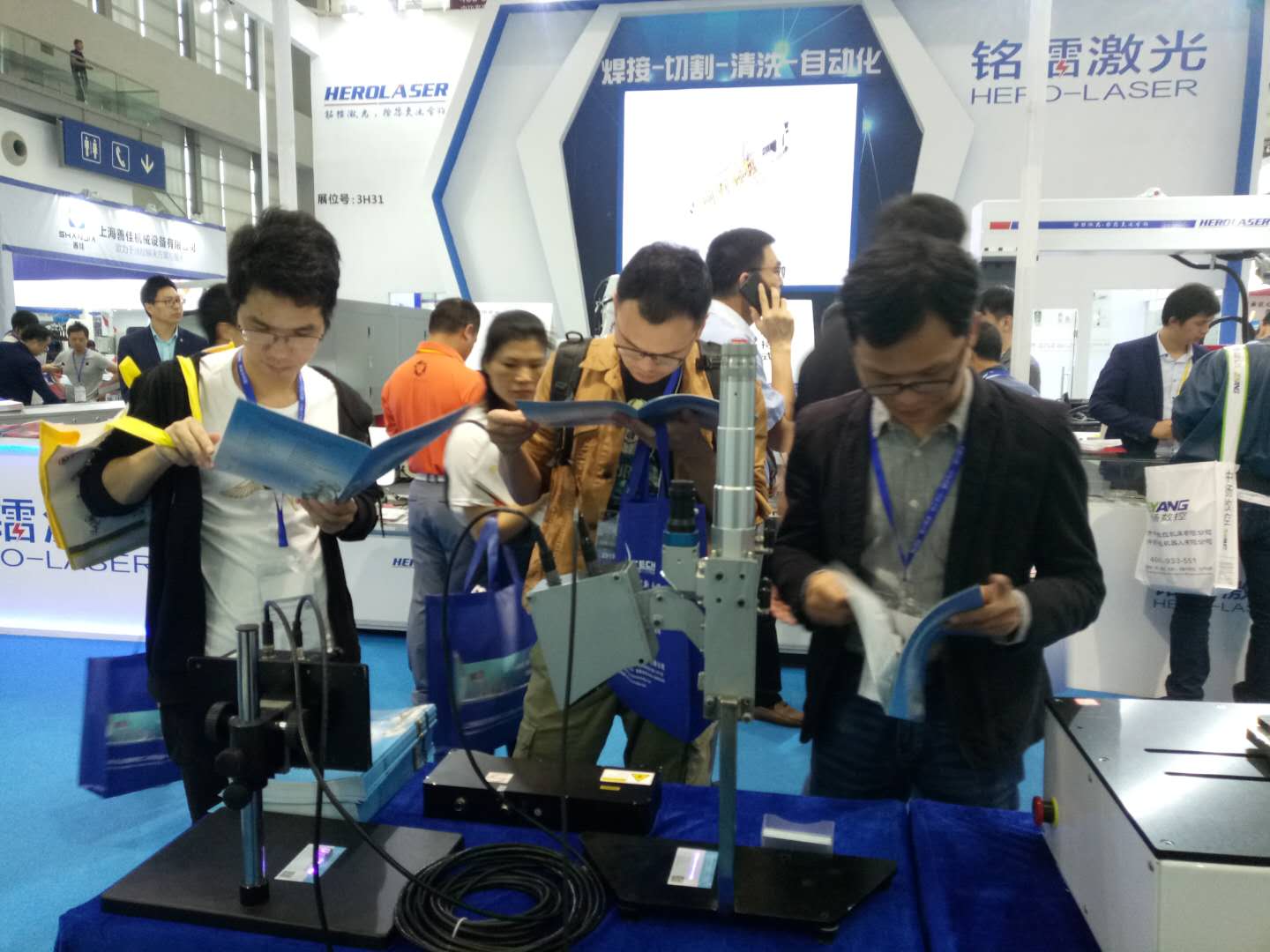 鐳爍光電攜激光焊接焊縫跟蹤系統參加深圳機械展